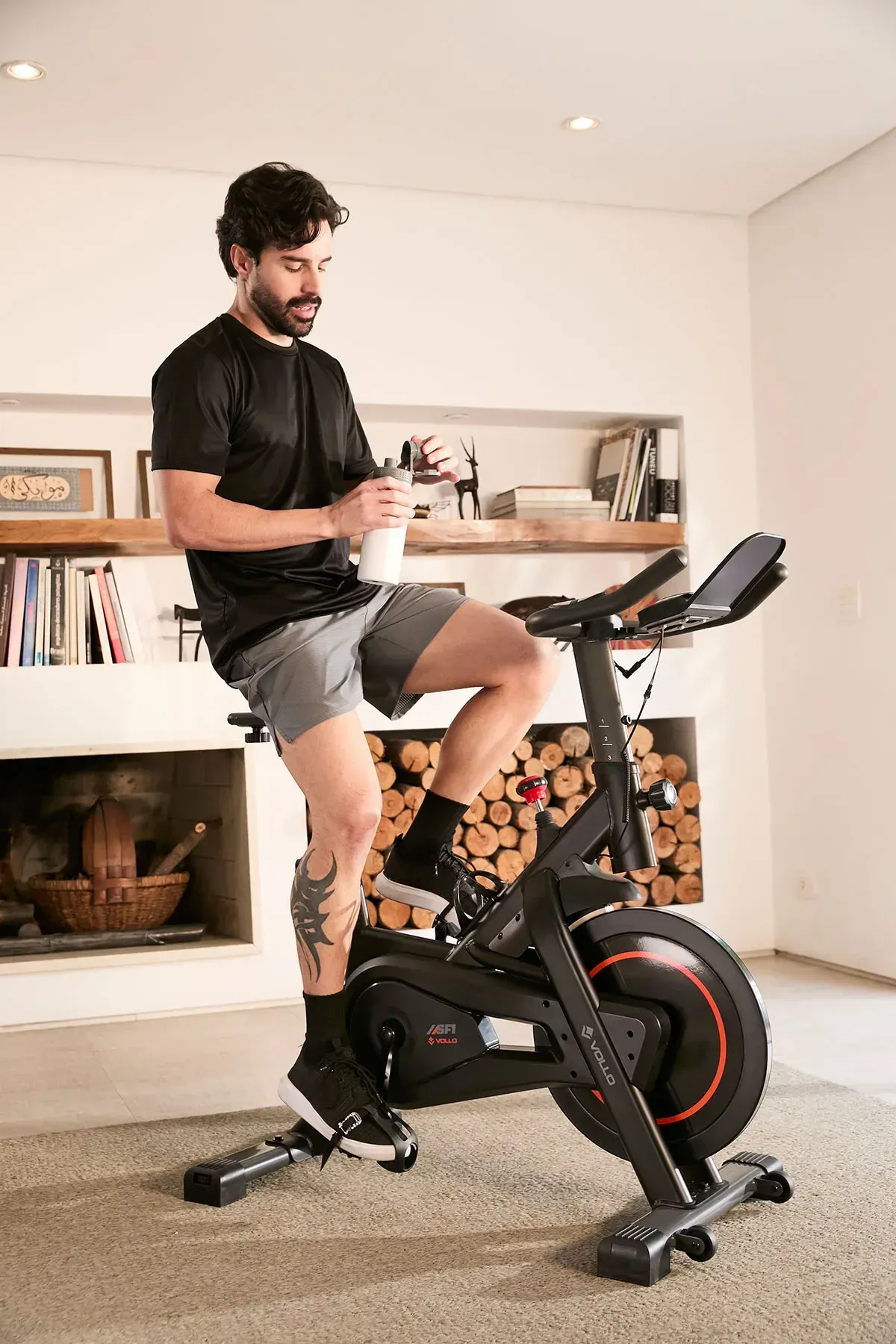 SF1-Spinning-Bike-Vollo-Ambientada-02-1200px