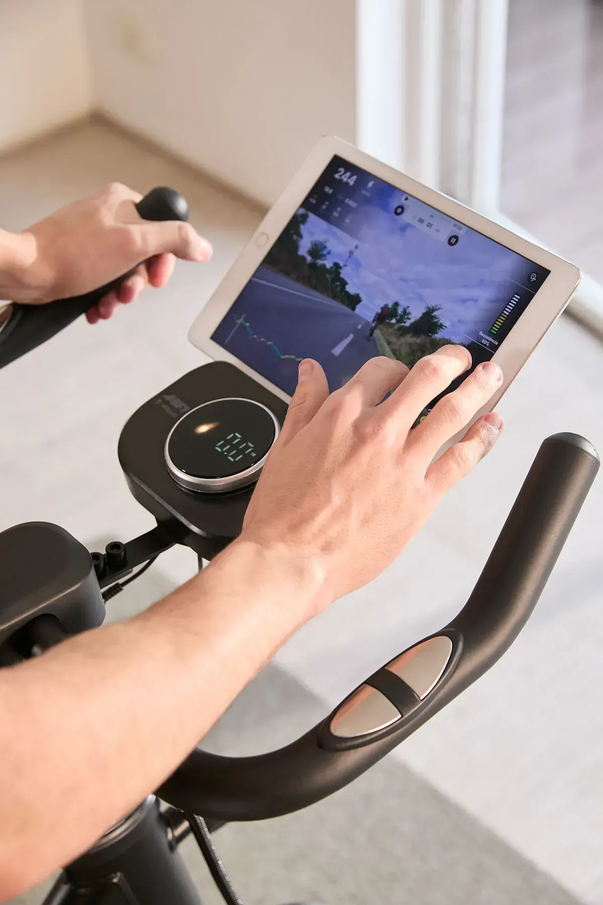 SF1-Spinning-Bike-Vollo-Ambientada-05-1200px